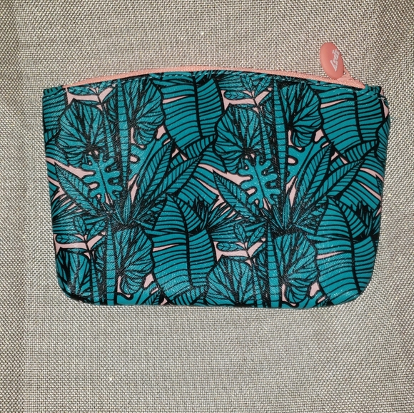 🏷 ipsy Bag Bundle 👝 - Picture 3 of 3